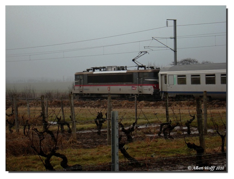 Dimanche de la Percée, il y avait aussi des trains normaux Aoi20120