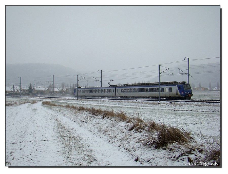 Un peu de neige du bas Jura Pgn20110