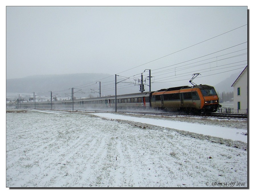 Un peu de neige du bas Jura Pgn20111