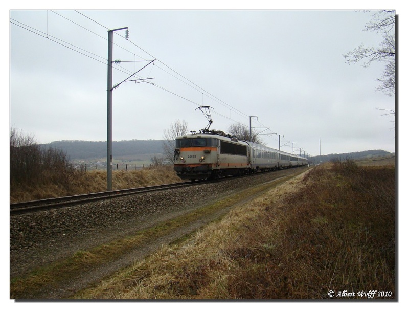 Les trains de la Percée du vin jaune dans le gris 2/2 Rev20113