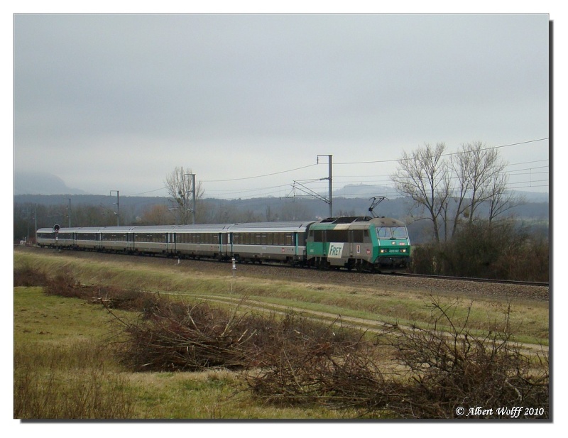 Dimanche de la Percée, il y avait aussi des trains normaux Rev20124