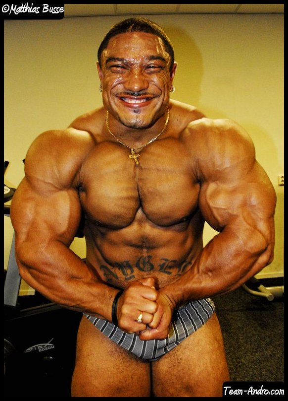 Les sosies du body - Page 2 Roelly12