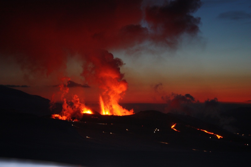 Извержение вулкана в Исландии, интенсивность уменьшается, положение нормализуется Img_6010