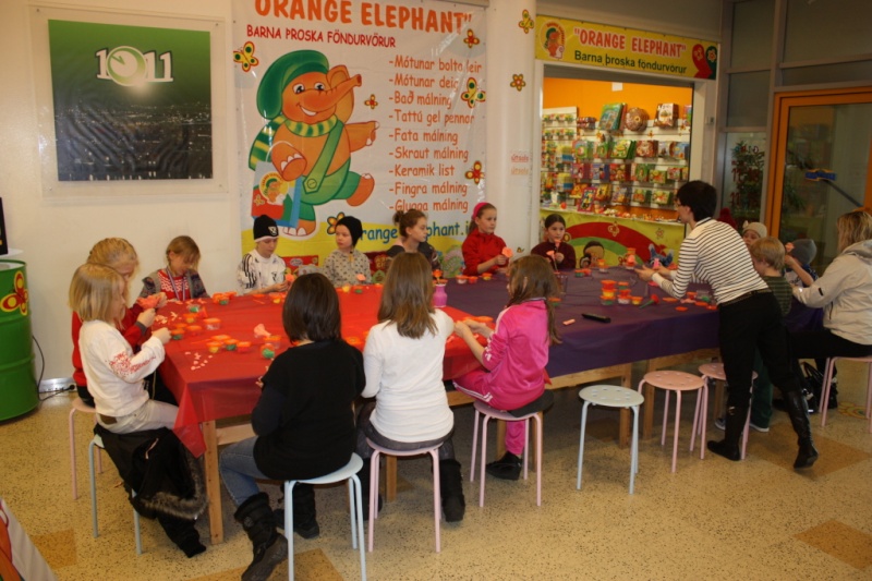 Увлекательные уроки детского творчества проводятся каждую субботу в магазине Оранжевый Слон Img_8310