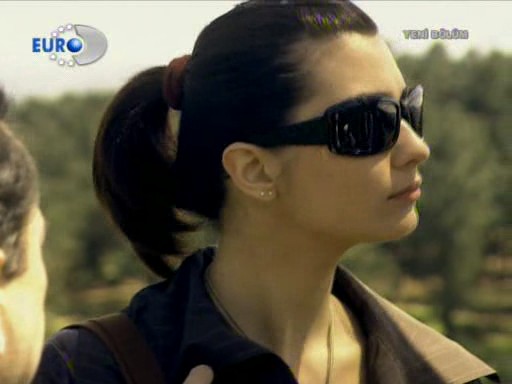 صور الفنانه لميس Tuba Buyukustun Bscap010