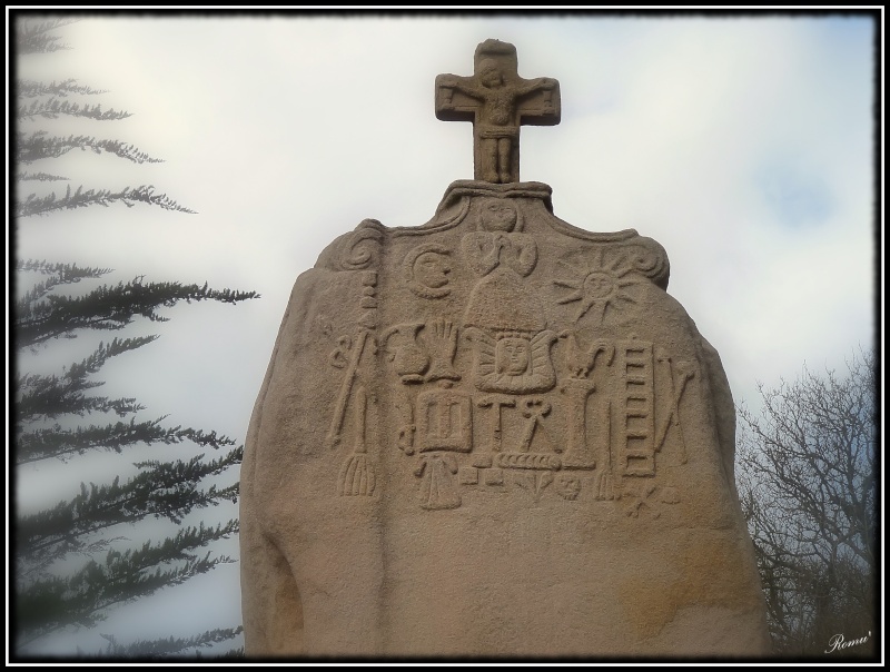 Le mehnir de Saint Uzec Menhir12