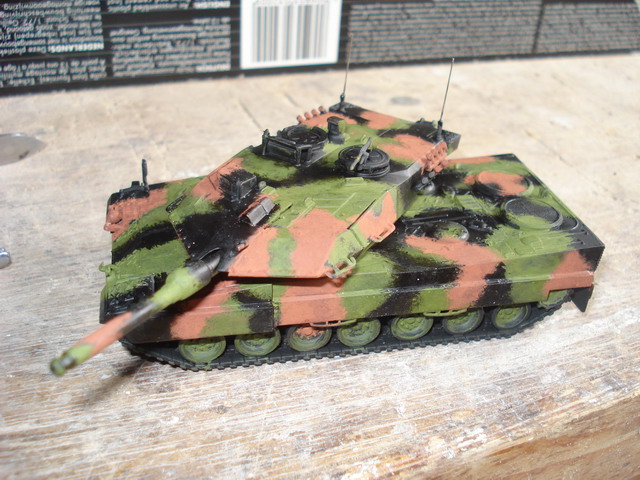 leopard - ( sampiero ) leopard 2A5 1/72 ---->( fini ) Dsc07613