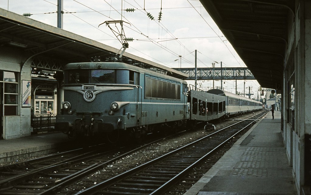 Rennes photos locomotives électriques et diésel en gare et au dépôt Rennes65