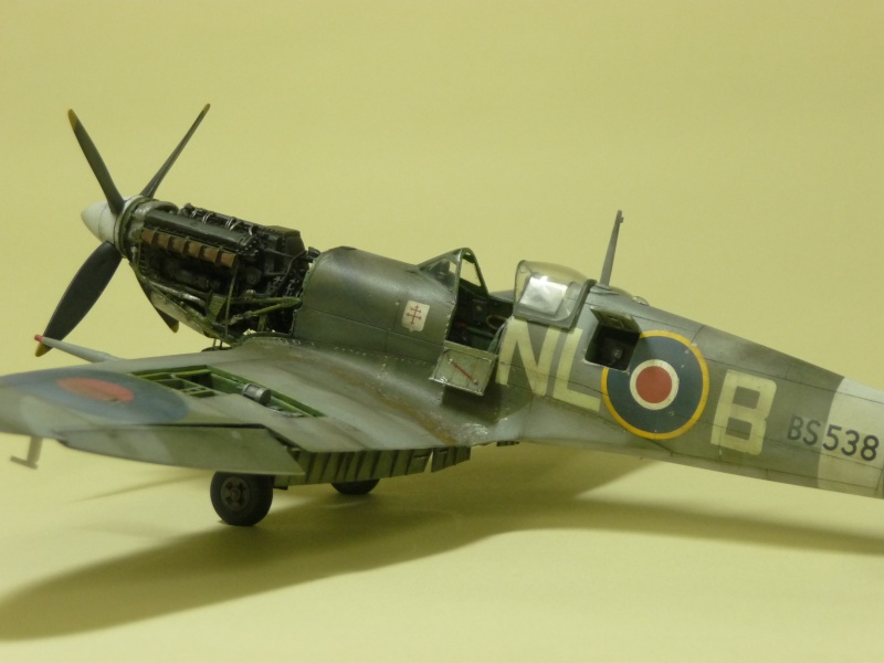 Spitfire MkIX NL-B P1040211