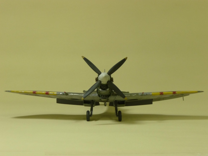 Spitfire MkIX NL-B P1040212