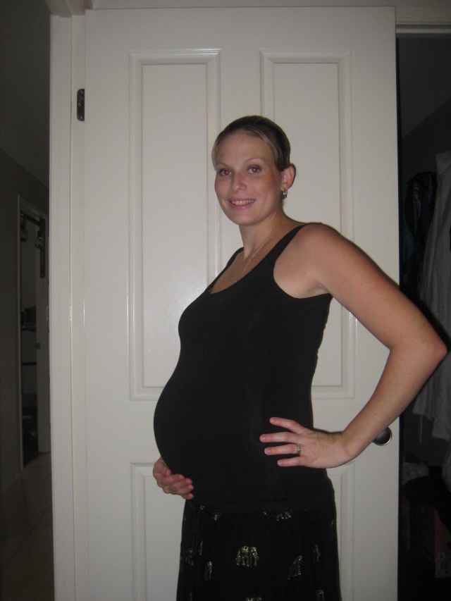 FROM BUMP TO BABY - bump pics!! - Page 32 35_wee14