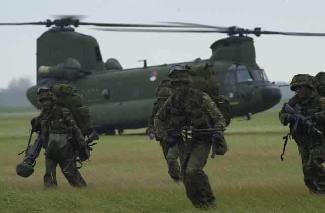 Photos des forces armées Néerlandaises Kct_da10