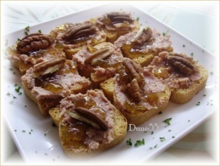 Hors-d'oeuvres : petites toasts et bouchées Pict7410