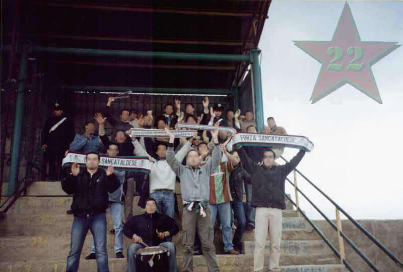 Stagione Ultras 2002/2003 - Pagina 4 Cn22_214