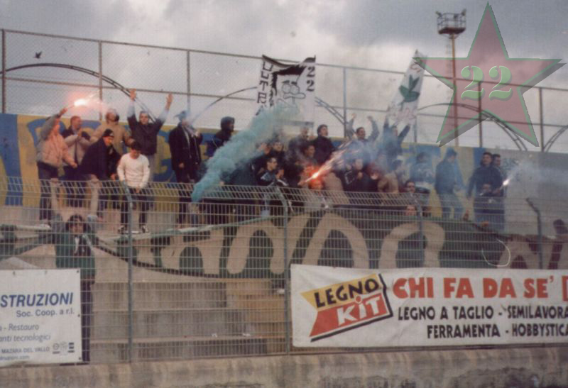 Stagione Ultras 2002/2003 - Pagina 3 Cn22_312