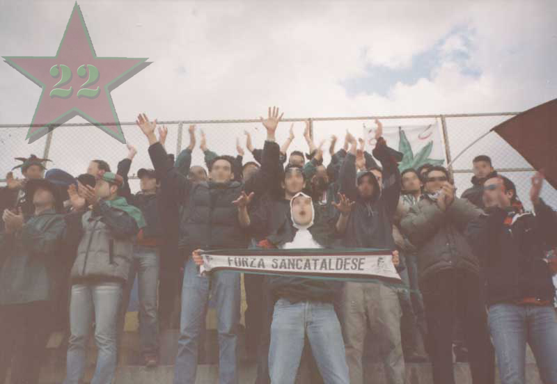 Stagione Ultras 2002/2003 - Pagina 3 Cn22_412