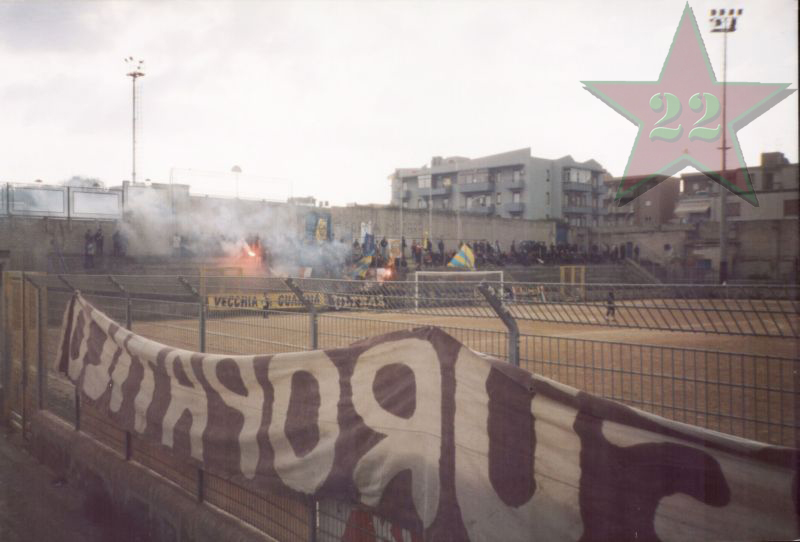 Stagione Ultras 2002/2003 - Pagina 3 Cn22_511