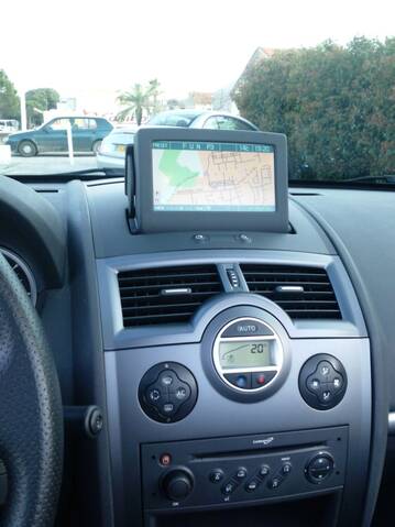 Megane2 CC 1.9dci 130 an 2006 ] Probléme ecran GPS escamotable