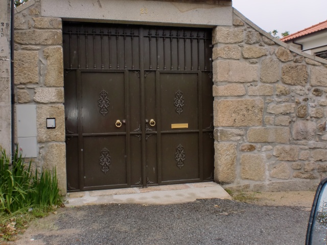 Exemplo de várias portas em ferro (colocadas à já algum tempo) Porta_13
