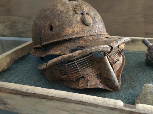 Le casque Adrian à visière Polack 1917-1918  10324310