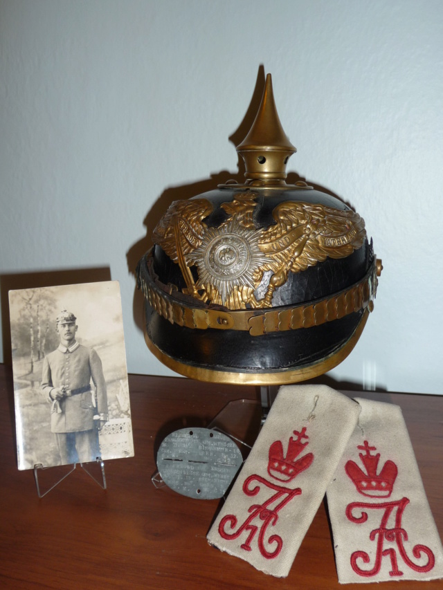 Les casques à pointe de troupe et d'officier en cuir : la garde  10_0_j16