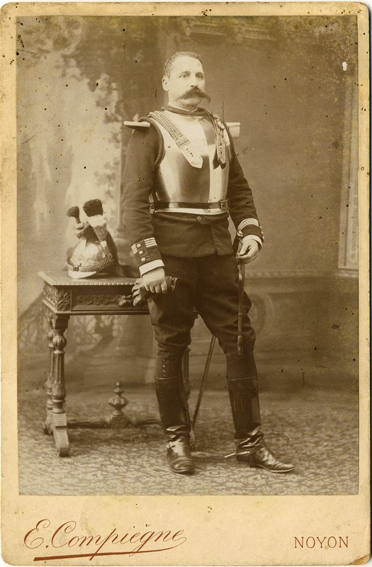 Le casque de cuirassier modèle 1874 (Troupe et officiers)  10_1153