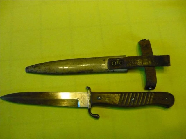 Les couteaux - poignards "réglementaires"  13_256