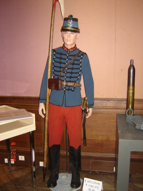 Les uniformes portés par les chasseurs à cheval (Troupe et officier)  14_0_b14