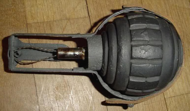 Les grenades boules (KUGELHANDGRANATE)  1_0_ki20