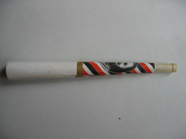 Le tabac et les accessoires du fumeur  2_478