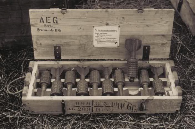 Le Granatenwerfer 1916 et ses accessoires  4_0_ki13