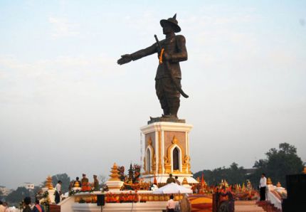 Laos - Une statue pour dire non à la Chine et à la Thaïlande Laos10