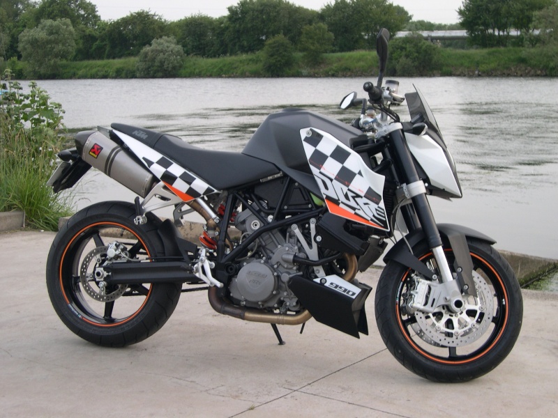 Comparatif CB1000R Ktm Superduke Dscn0264