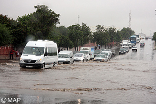 فيضانات عارمة تجتاح بعض المناطق.وعشرات الضحايا.الصور منnadorcity 25160013