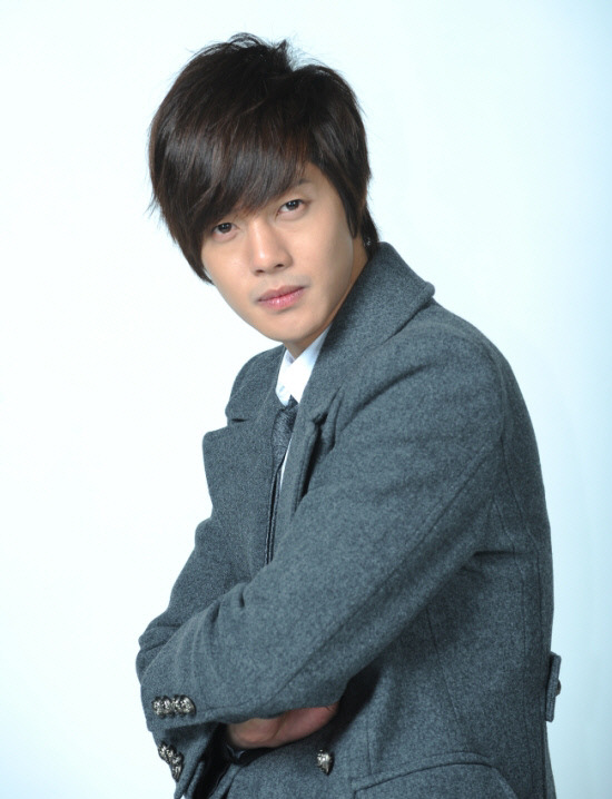 [11/24 NEWS] Kim HyunJoong “Only Stored 40 Numbers in Mobile Phone” 01210