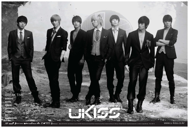 [NEWS 101109] U-Kiss Celebrates 800th Day Anniversary With Snacks for Fans Breakt10