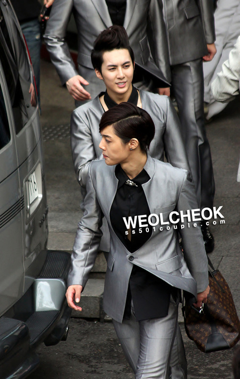 [STALK 2010/06/13] SS501 leaving after SBS Inkigayo recording Ss_ink13