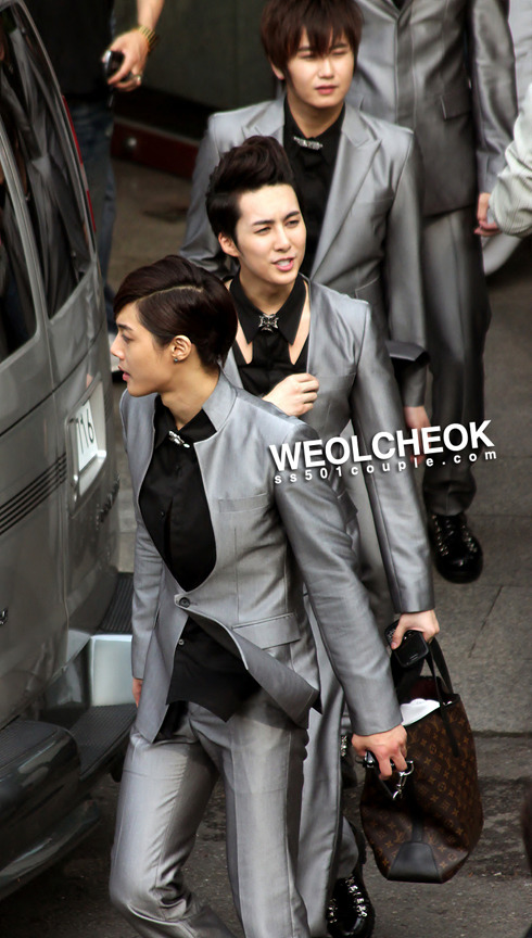 [STALK 2010/06/13] SS501 leaving after SBS Inkigayo recording Ss_ink14