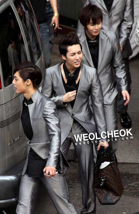 [STALK 2010/06/13] SS501 leaving after SBS Inkigayo recording Ss_ink16