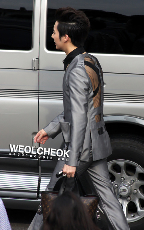 [STALK 2010/06/13] SS501 leaving after SBS Inkigayo recording Ss_ink22