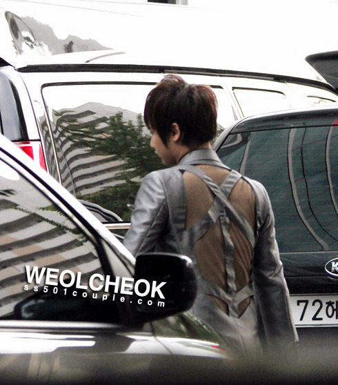 [STALK 2010/06/13] SS501 leaving after SBS Inkigayo recording Ss_ink24