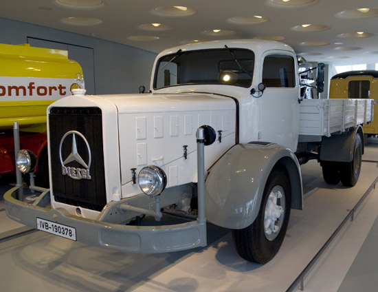 [Historique] Les Poids lourds Mercedes  14363510