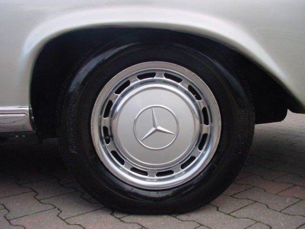 La Mercedes 220 / 250 SE Cabriolet (W111) 1965-1969 22991515