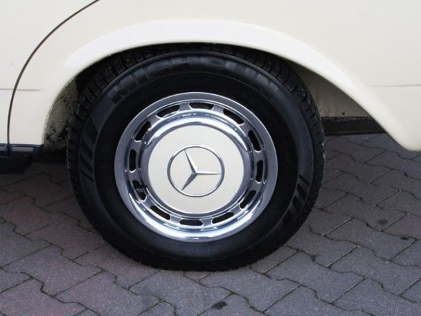 [Historique] La Mercedes Benz (W123) 1976-1985  23010211