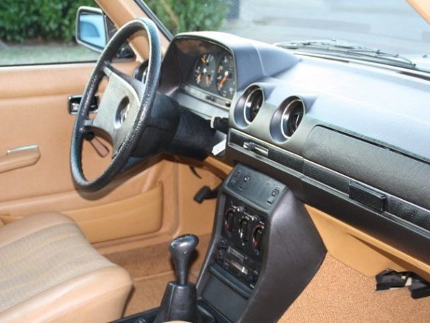 [Historique] La Mercedes Benz (W123) 1976-1985  23010213