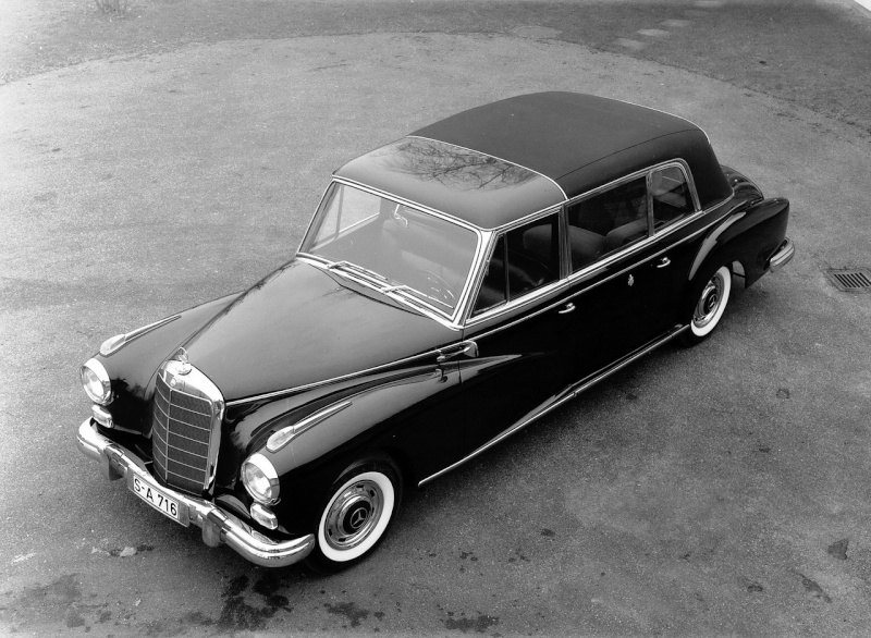 [Historique] Mercedes-Benz fournisseur du Vatican 28332010