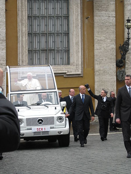 vatican - [Historique] Mercedes-Benz fournisseur du Vatican 450px-10