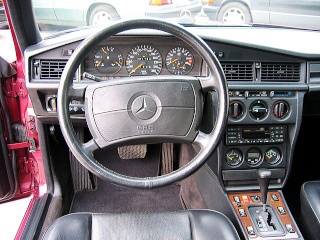 [Historique] La Mercedes 190E 2.5-16 (W201) 1988-1993  Img_2310