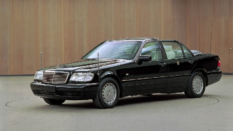 [Historique] Mercedes-Benz fournisseur du Vatican Merc1021