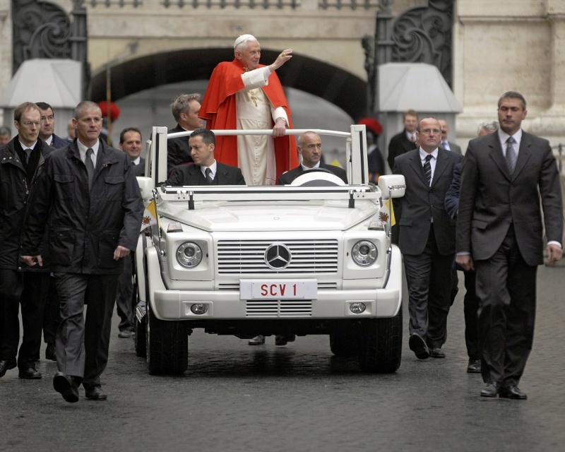 [Historique] Mercedes-Benz fournisseur du Vatican Papamo10